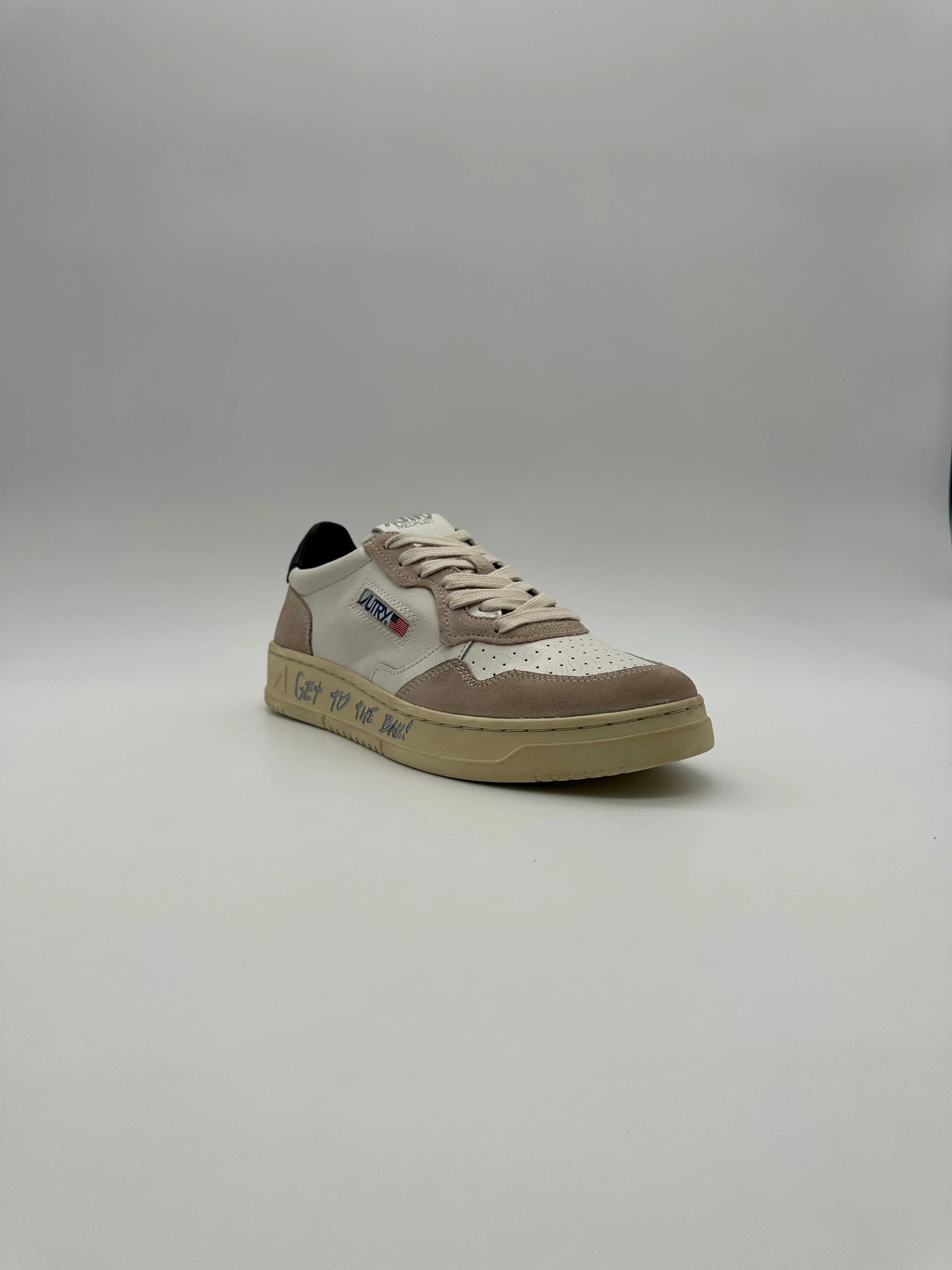 Autry 01 Low Sneakers