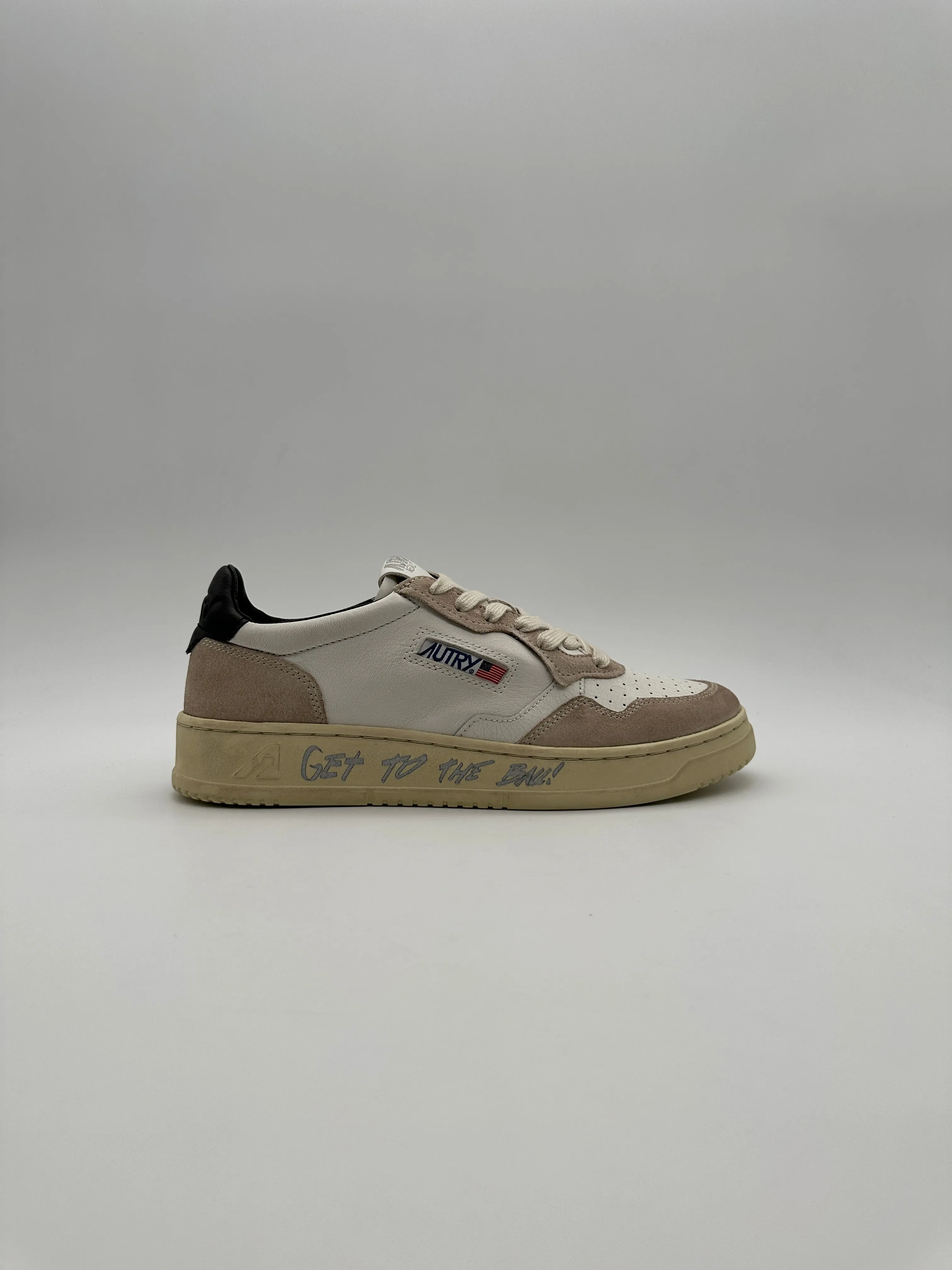 Autry 01 Low Sneakers