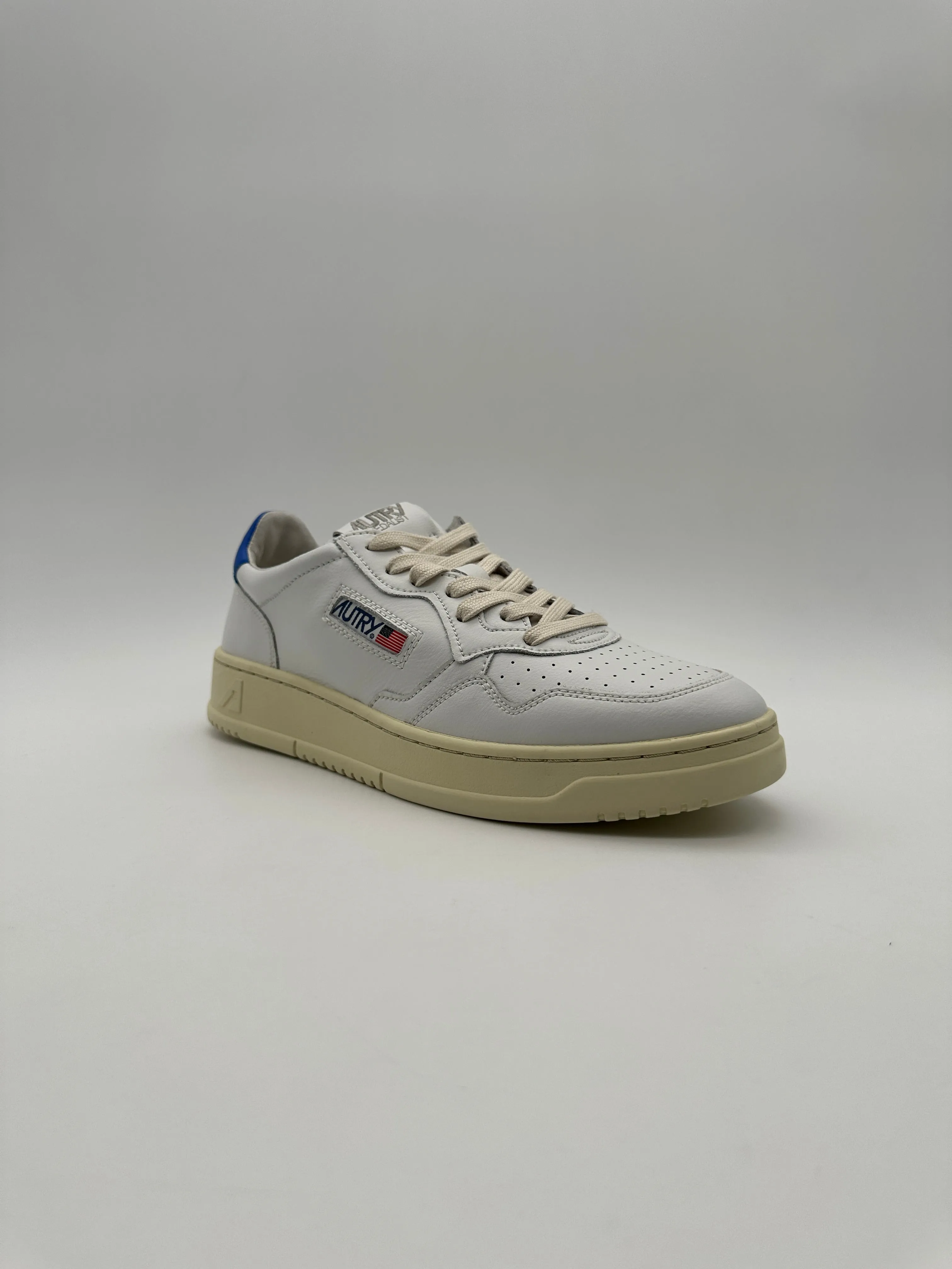 Autry 01 Low Sneakers