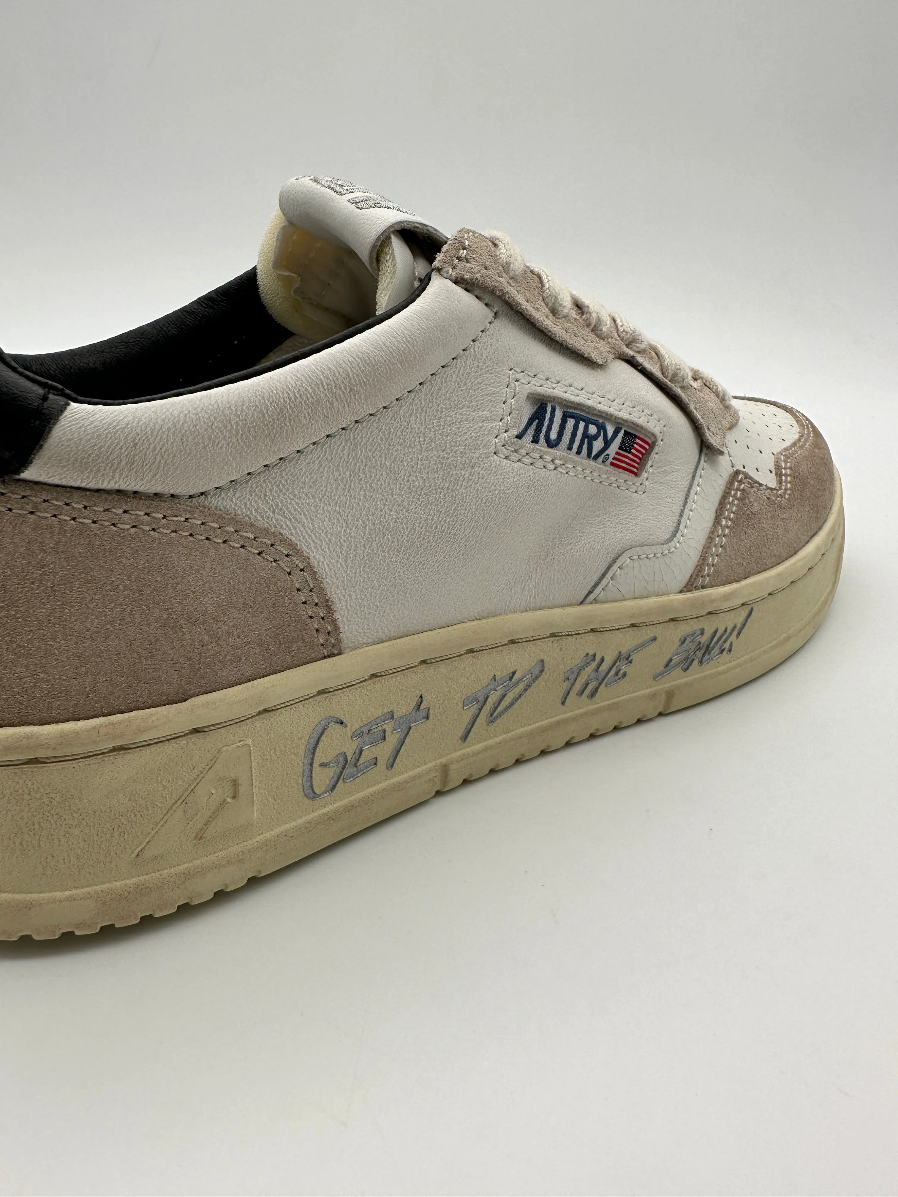 Autry 01 Low Sneakers