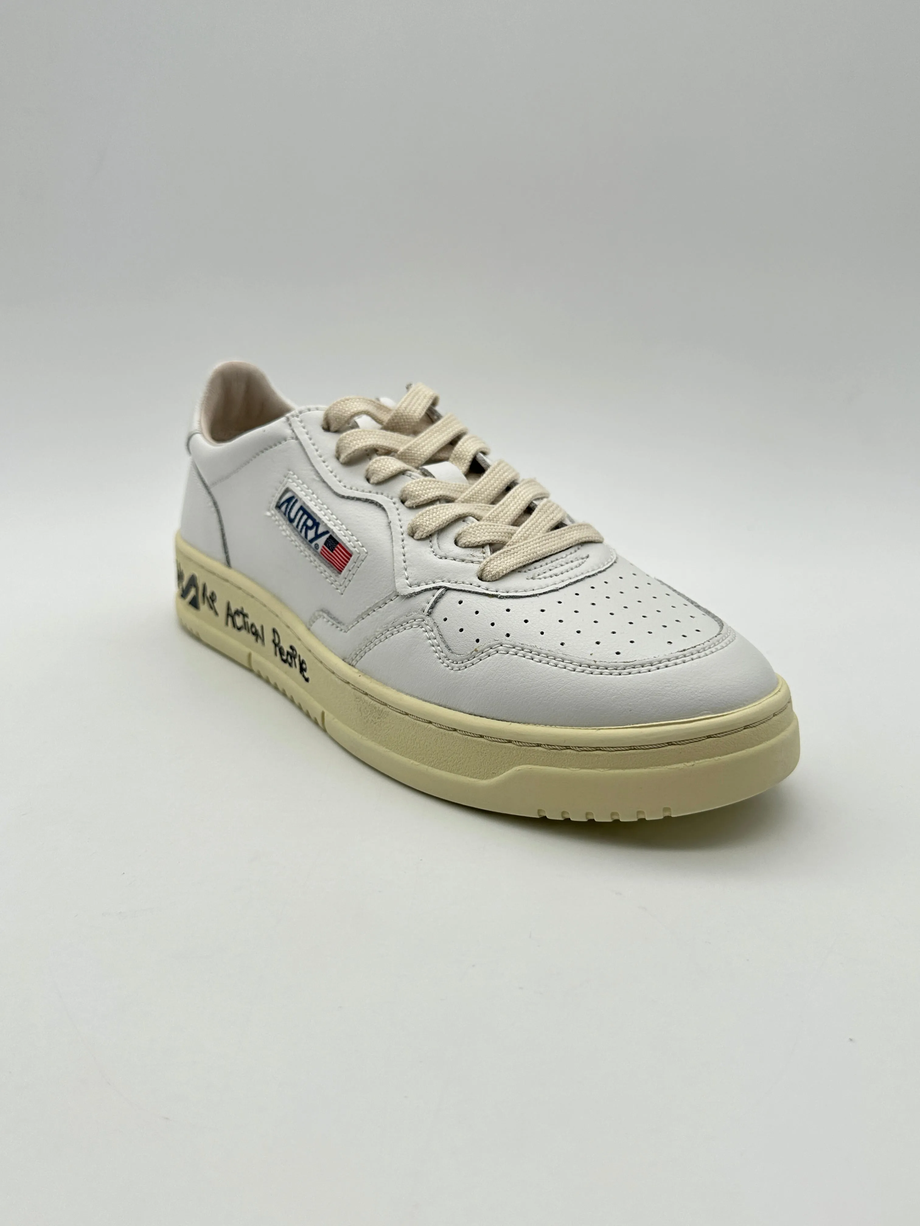 Autry 01 Low Sneakers