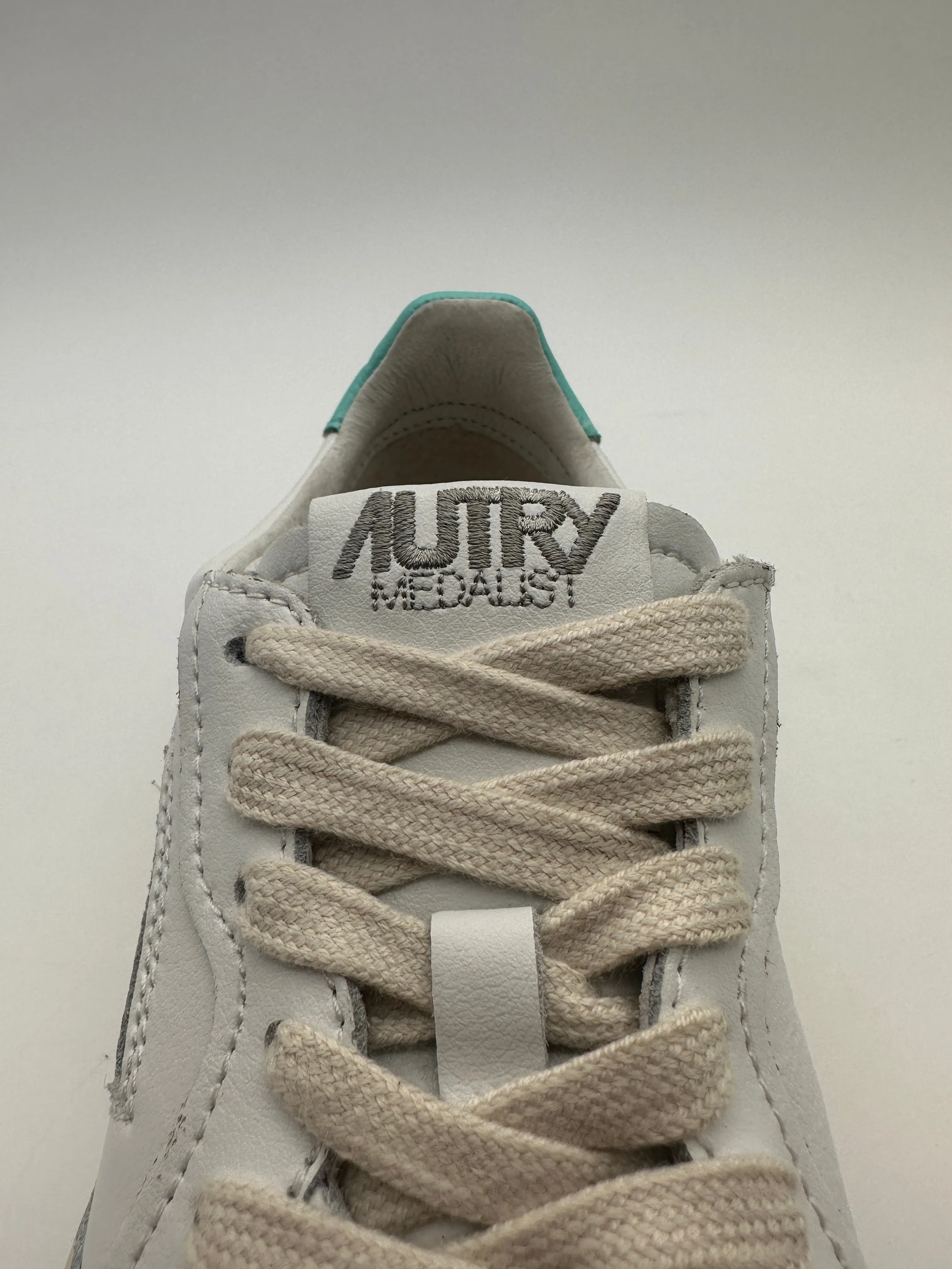 Autry 01 Low Sneakers