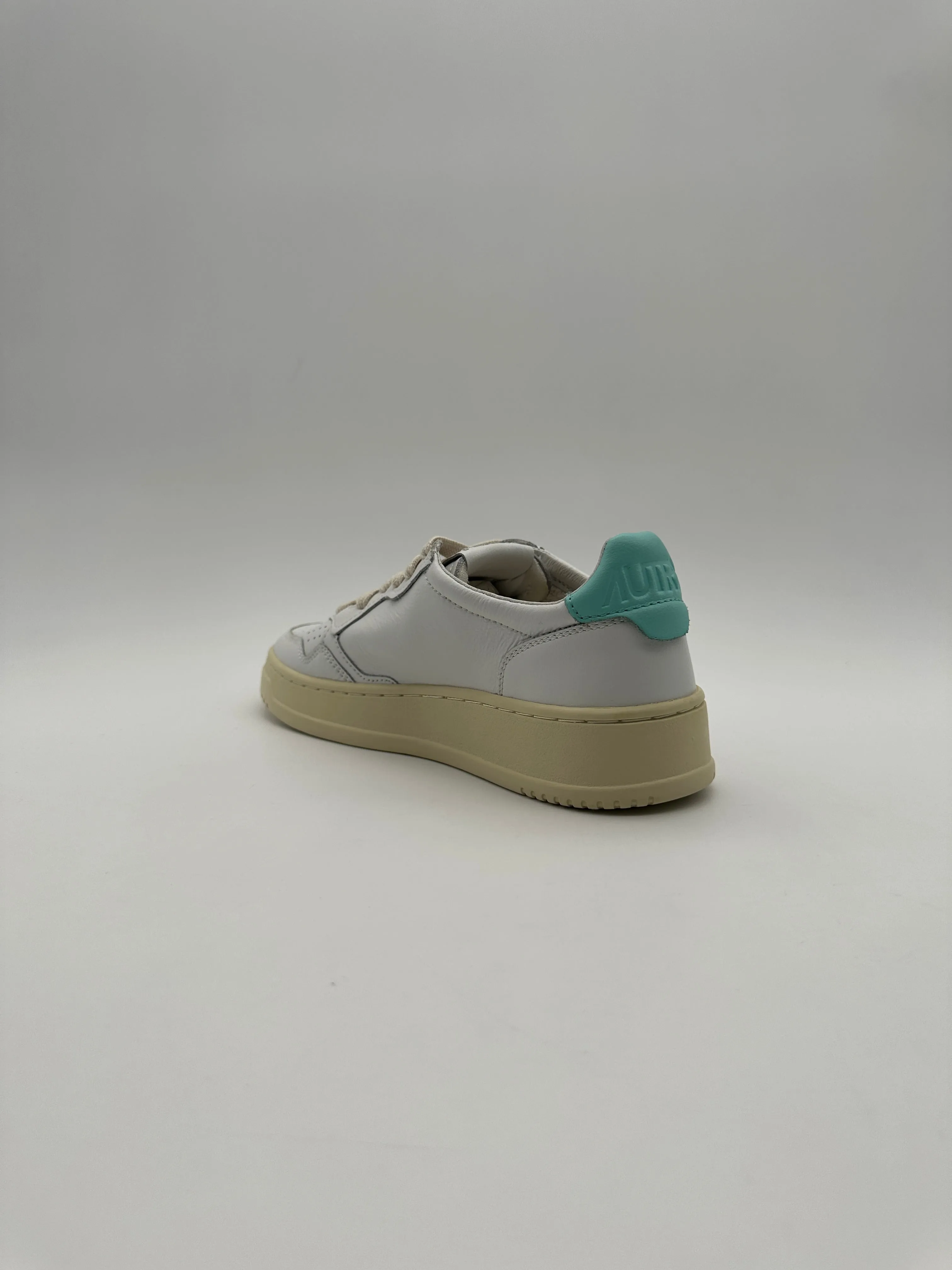 Autry 01 Low Sneakers