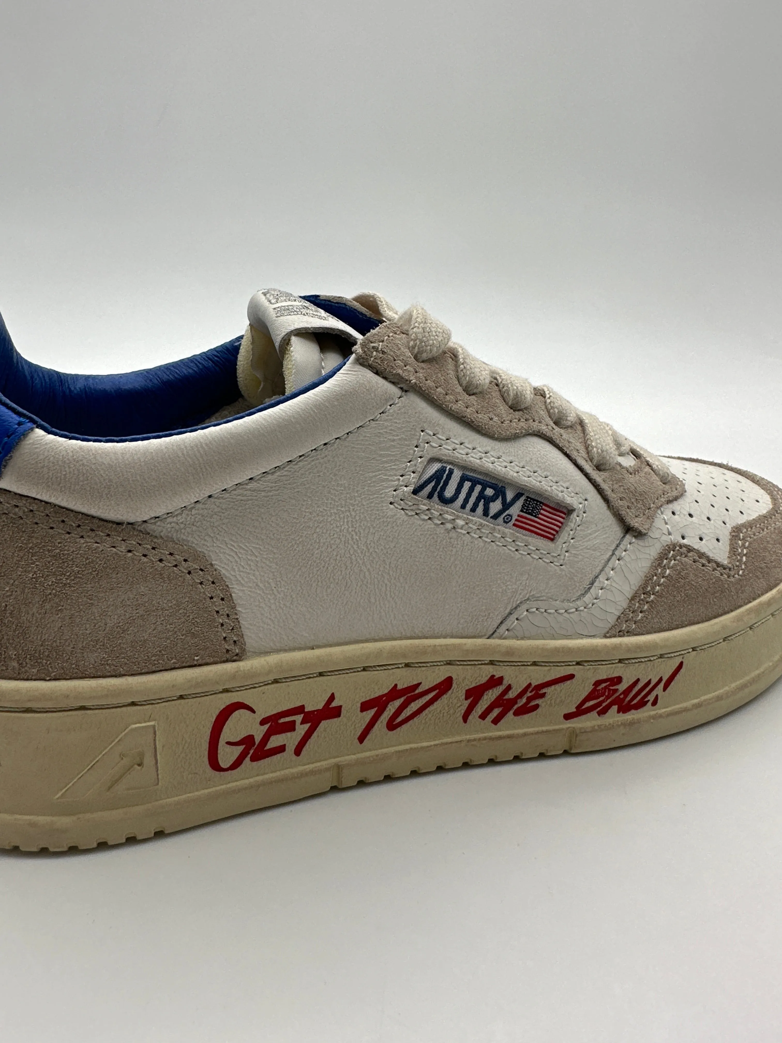 Autry 01 Low Sneakers