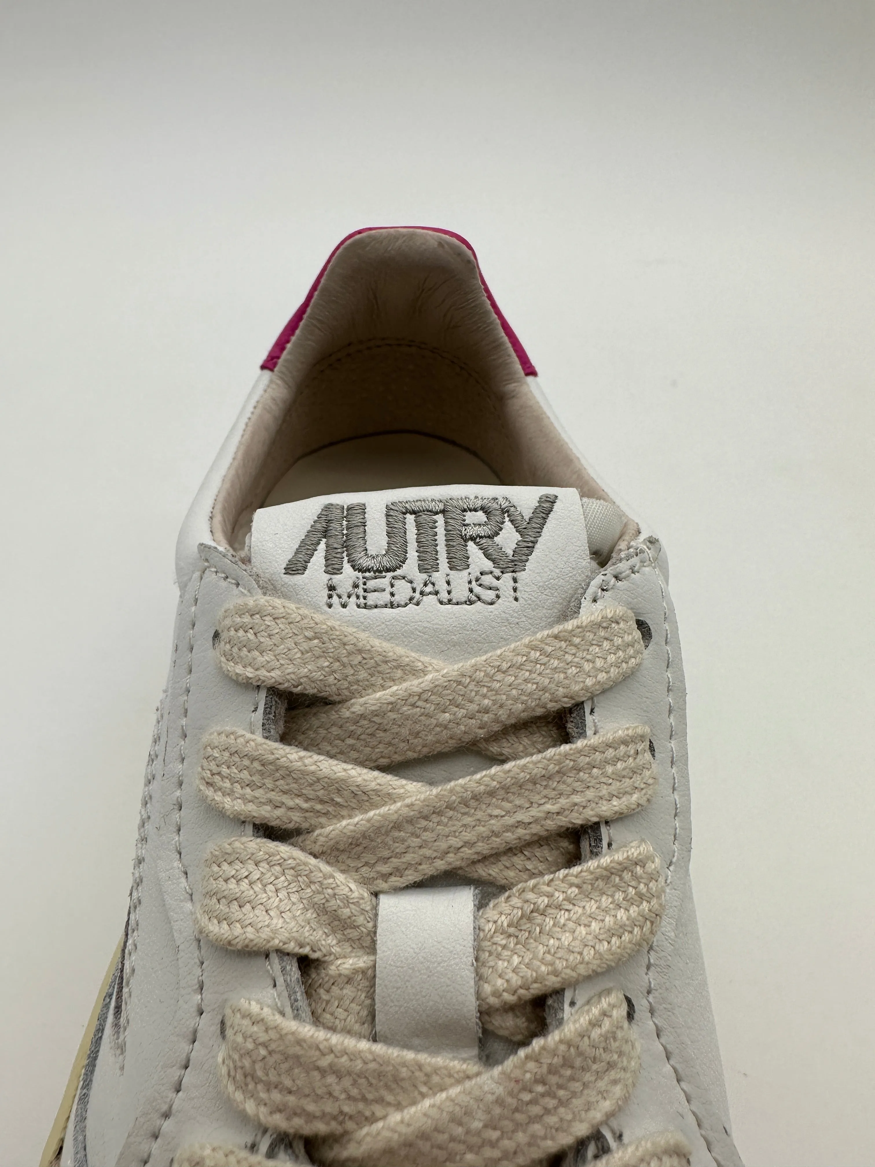 Autry 01 Low Sneakers