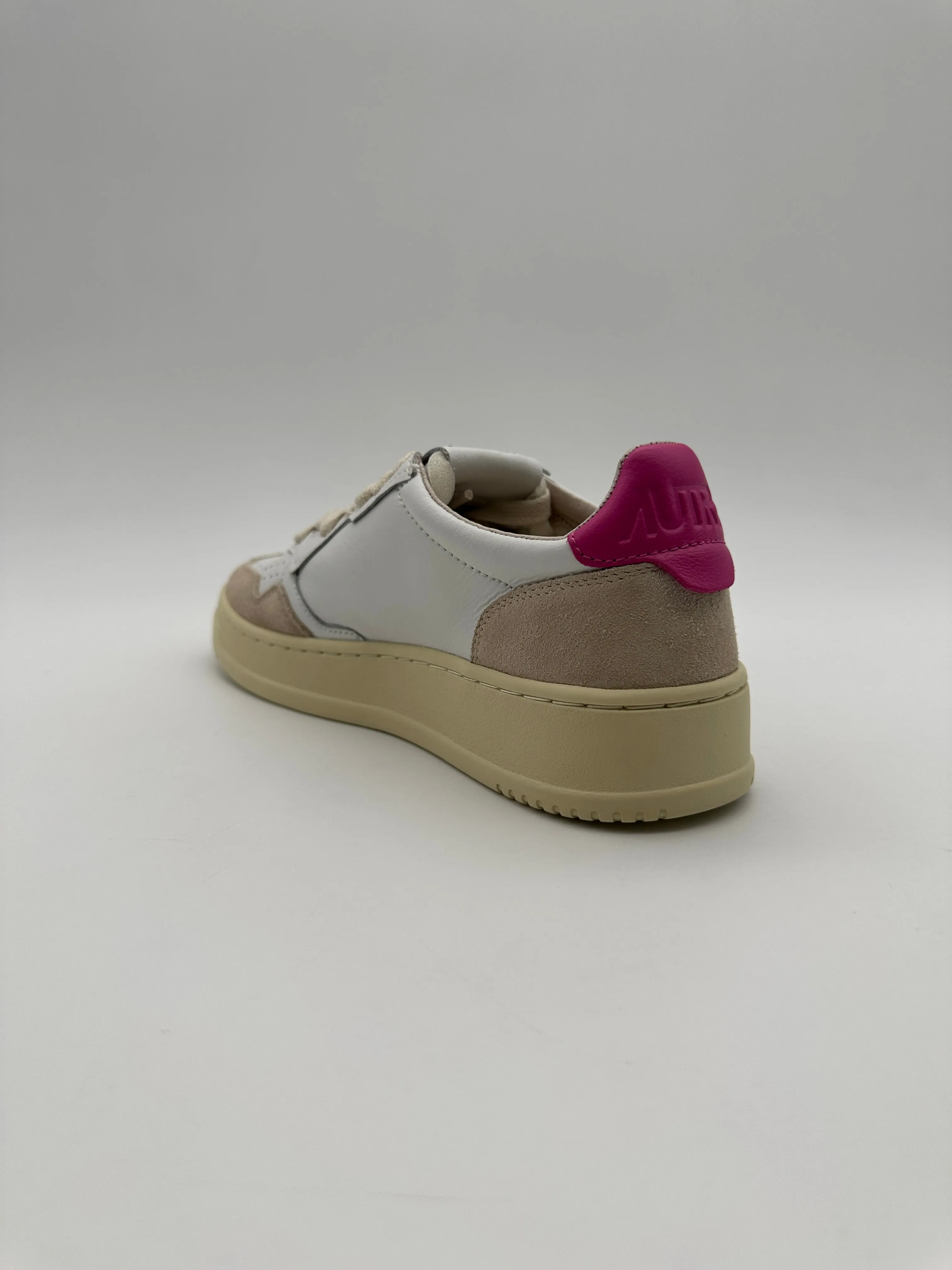 Autry 01 Low Sneakers