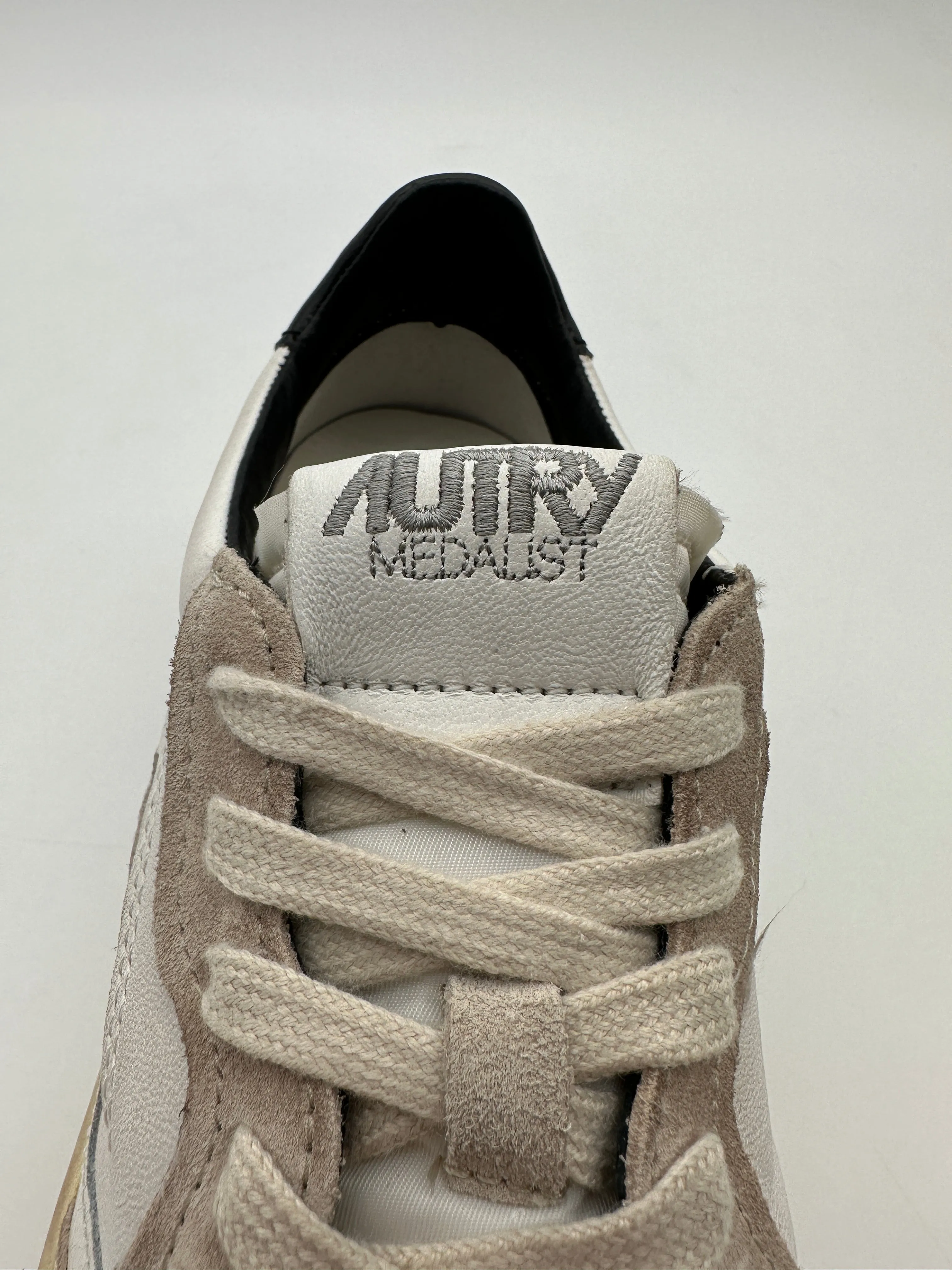 Autry 01 Low Sneakers