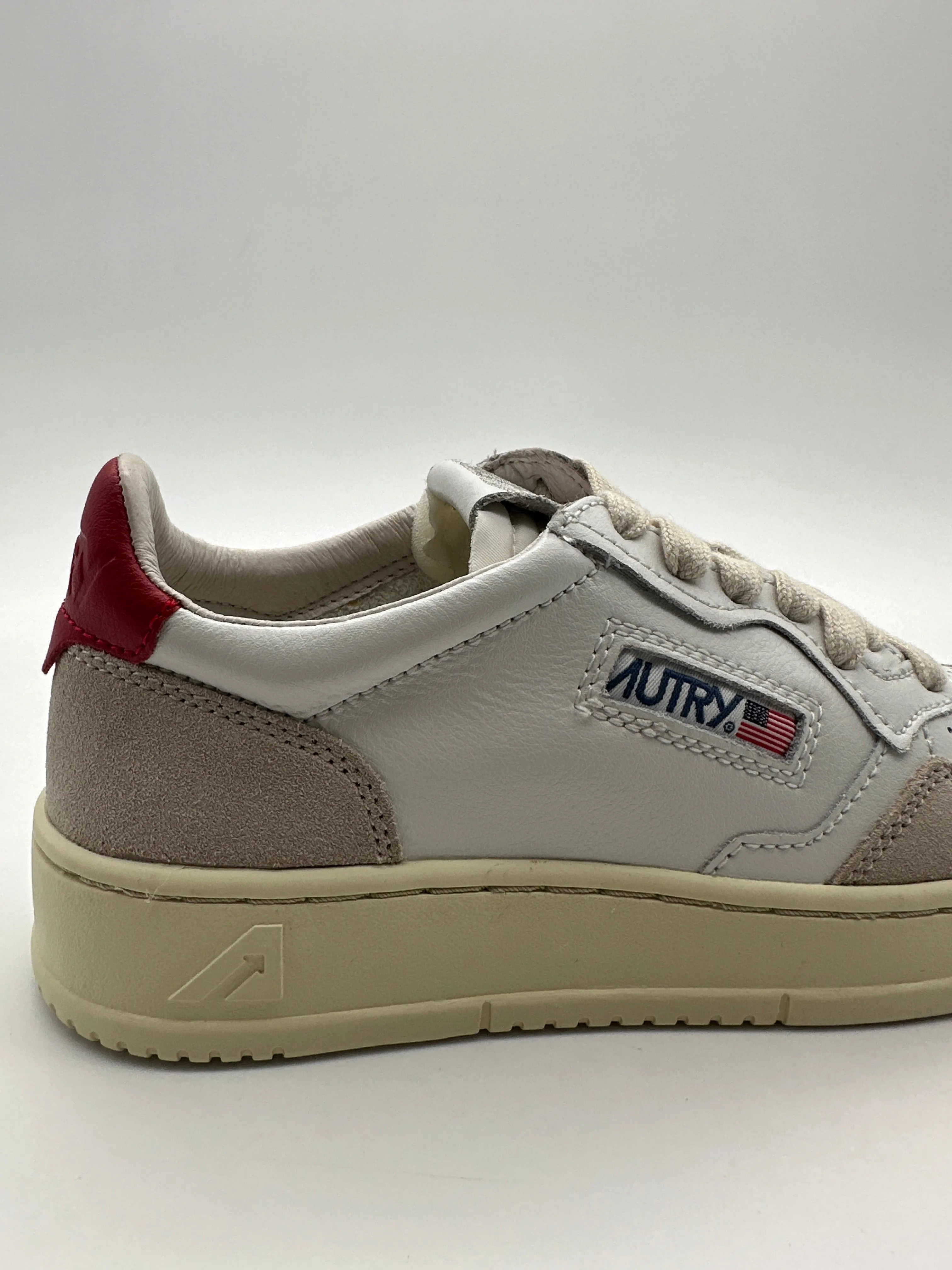 Autry 01 Low Sneakers