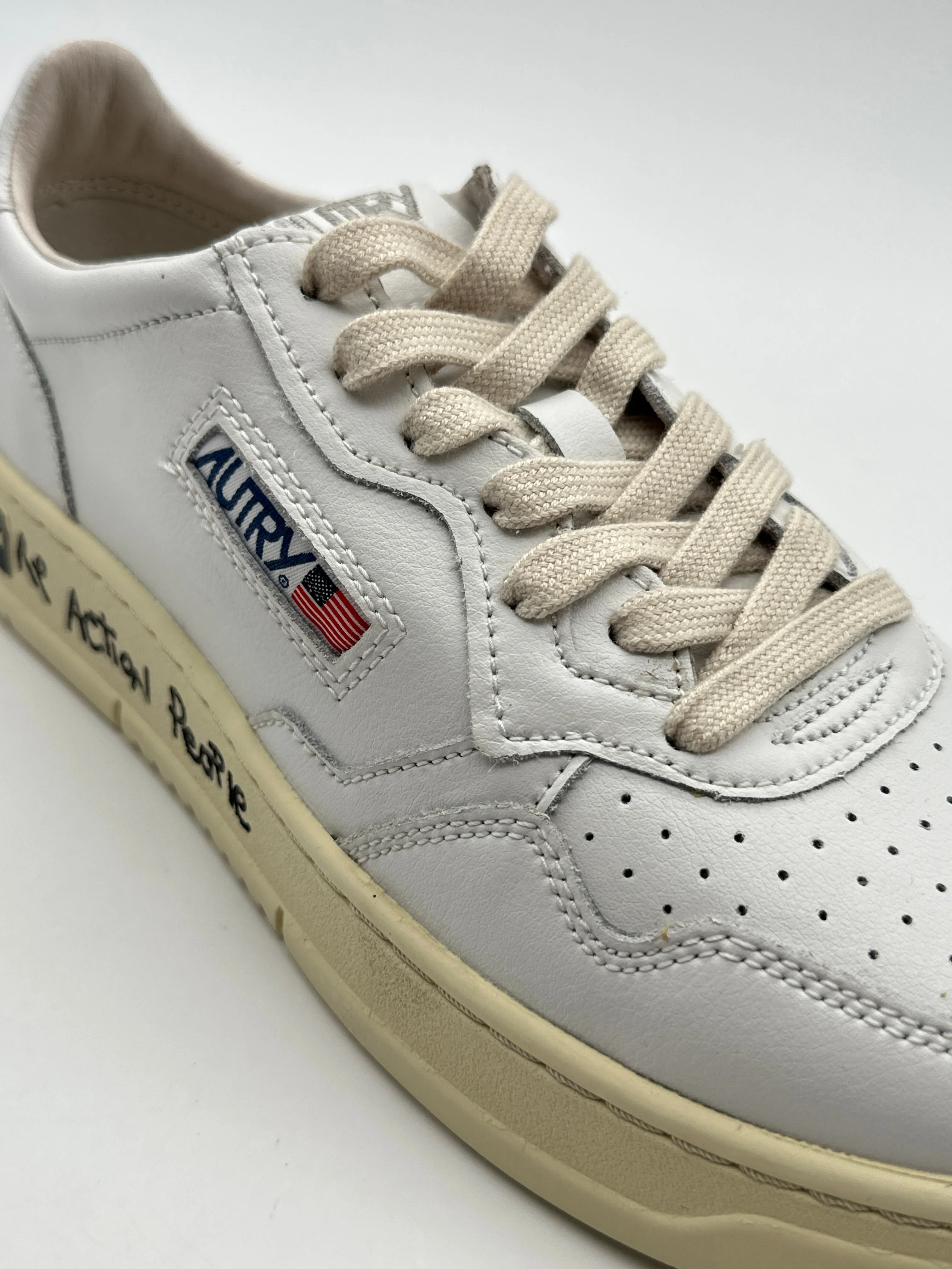 Autry 01 Low Sneakers