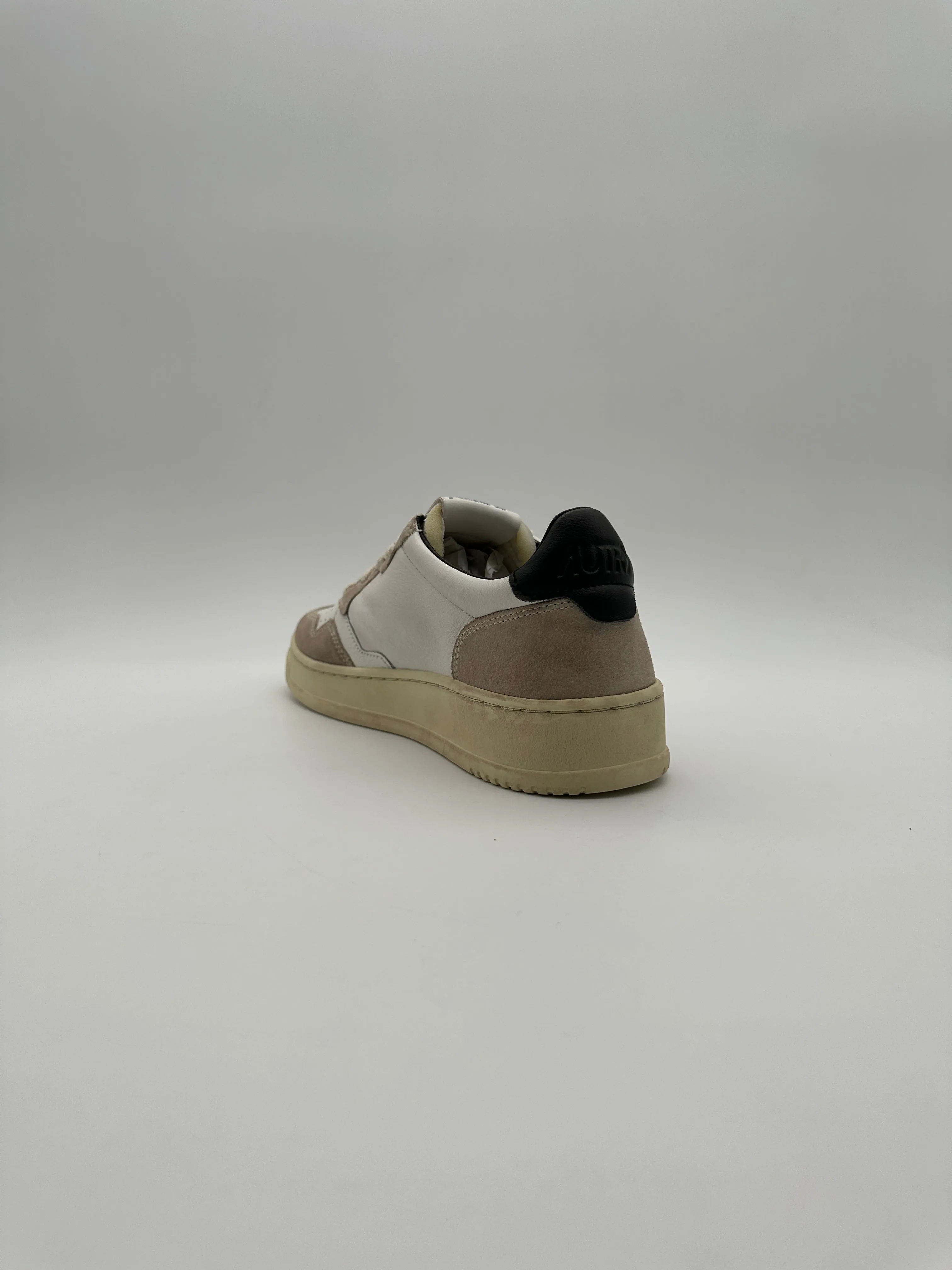 Autry 01 Low Sneakers