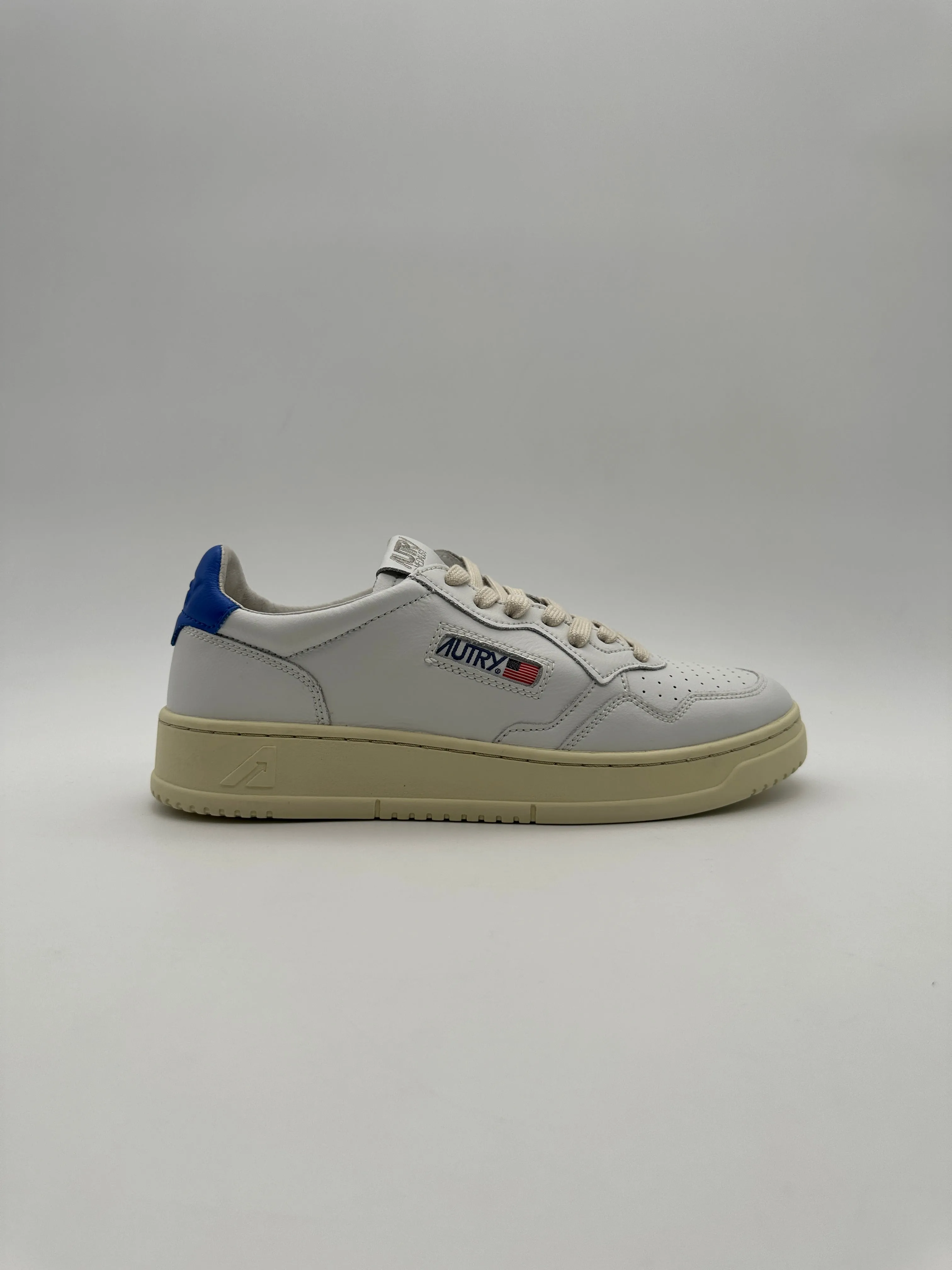 Autry 01 Low Sneakers