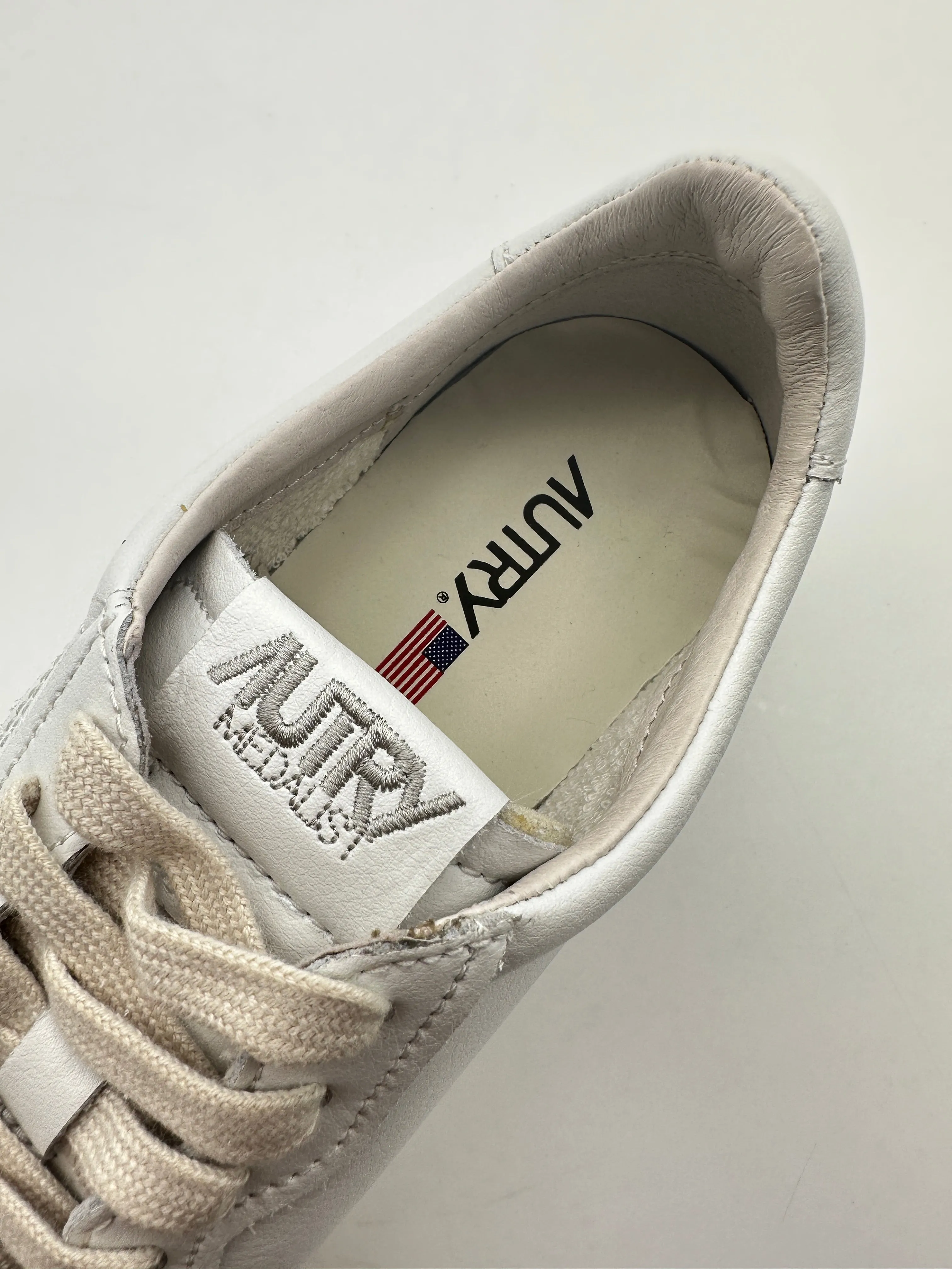 Autry 01 Low Sneakers