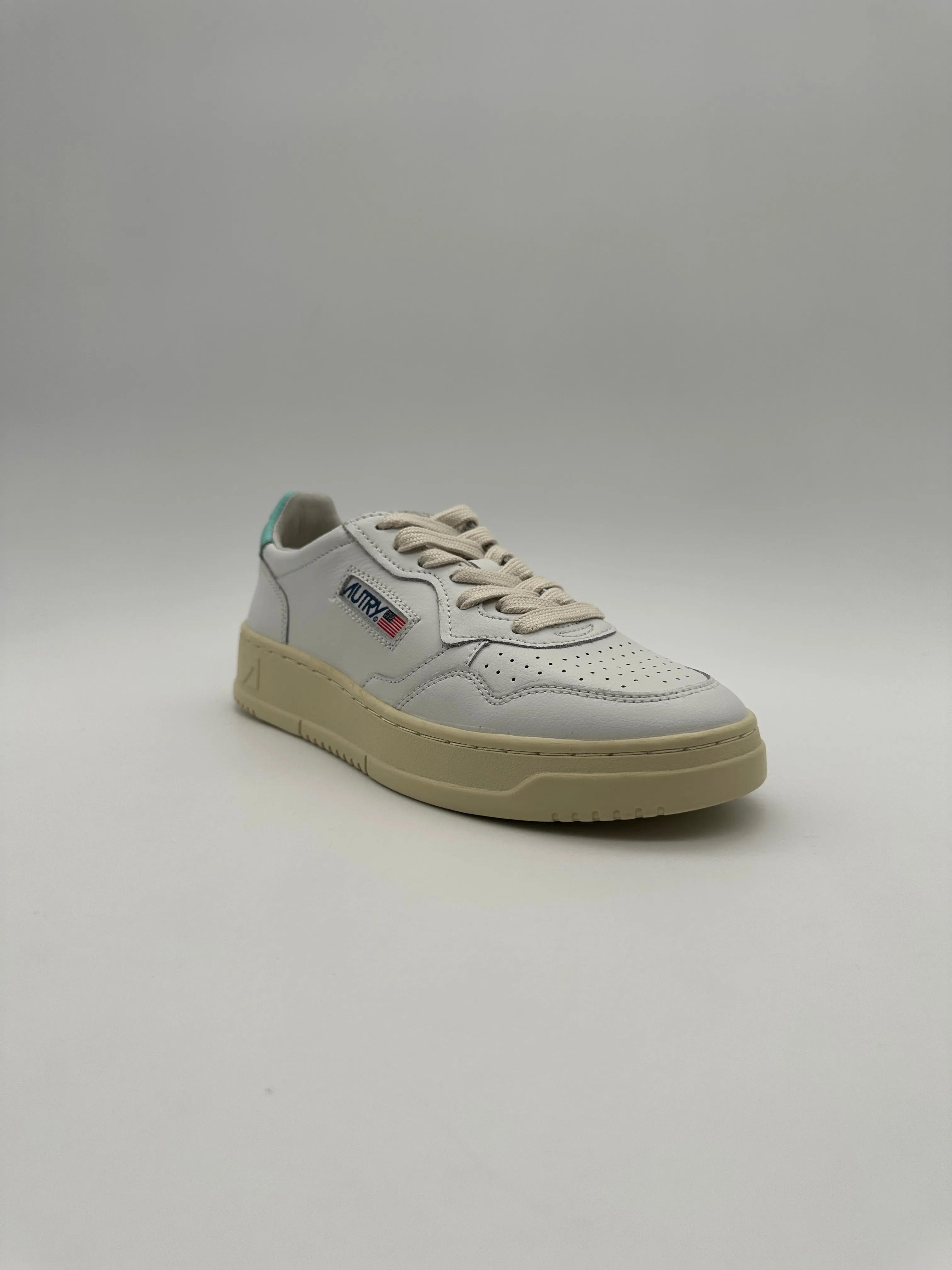 Autry 01 Low Sneakers