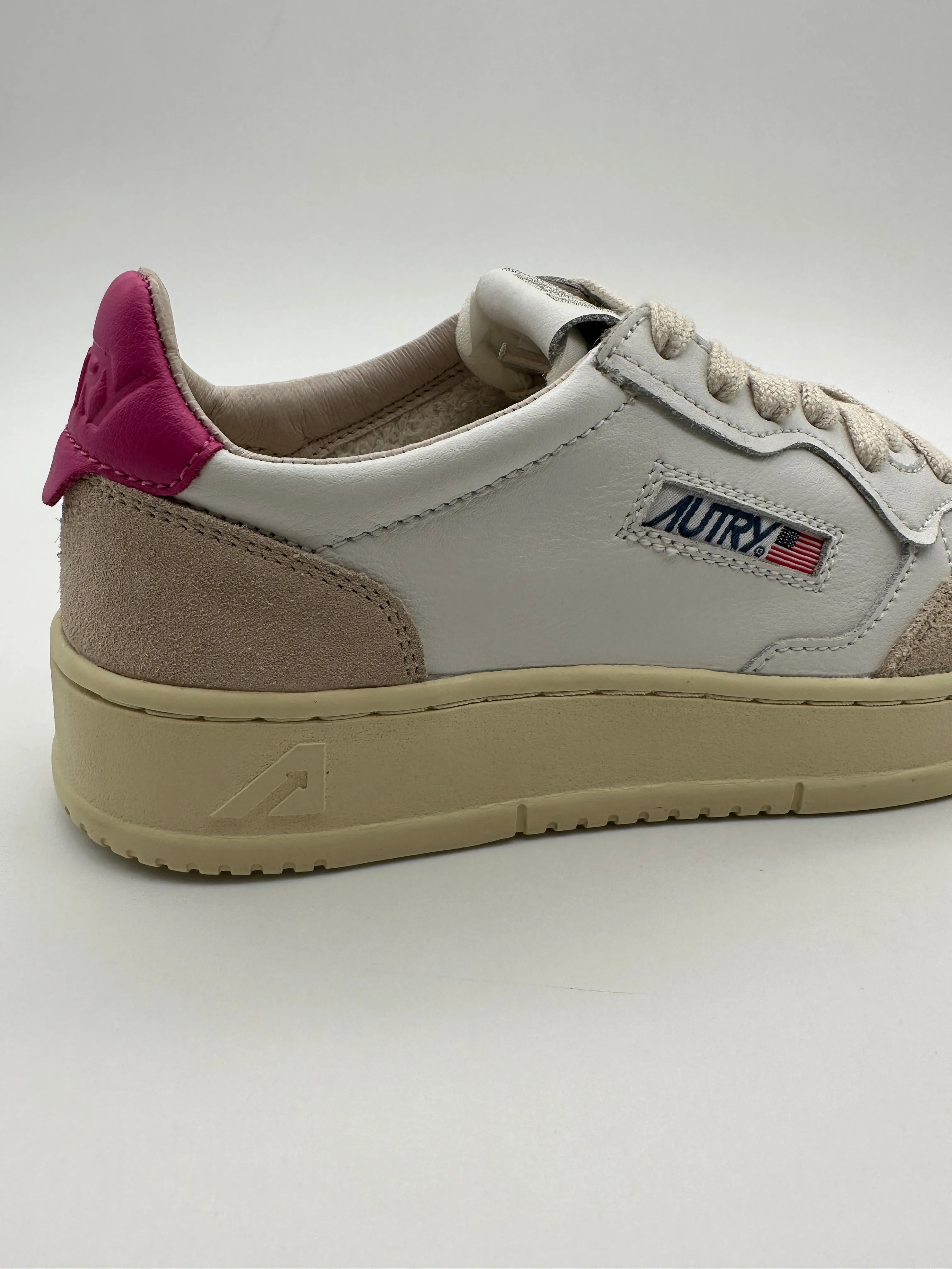 Autry 01 Low Sneakers