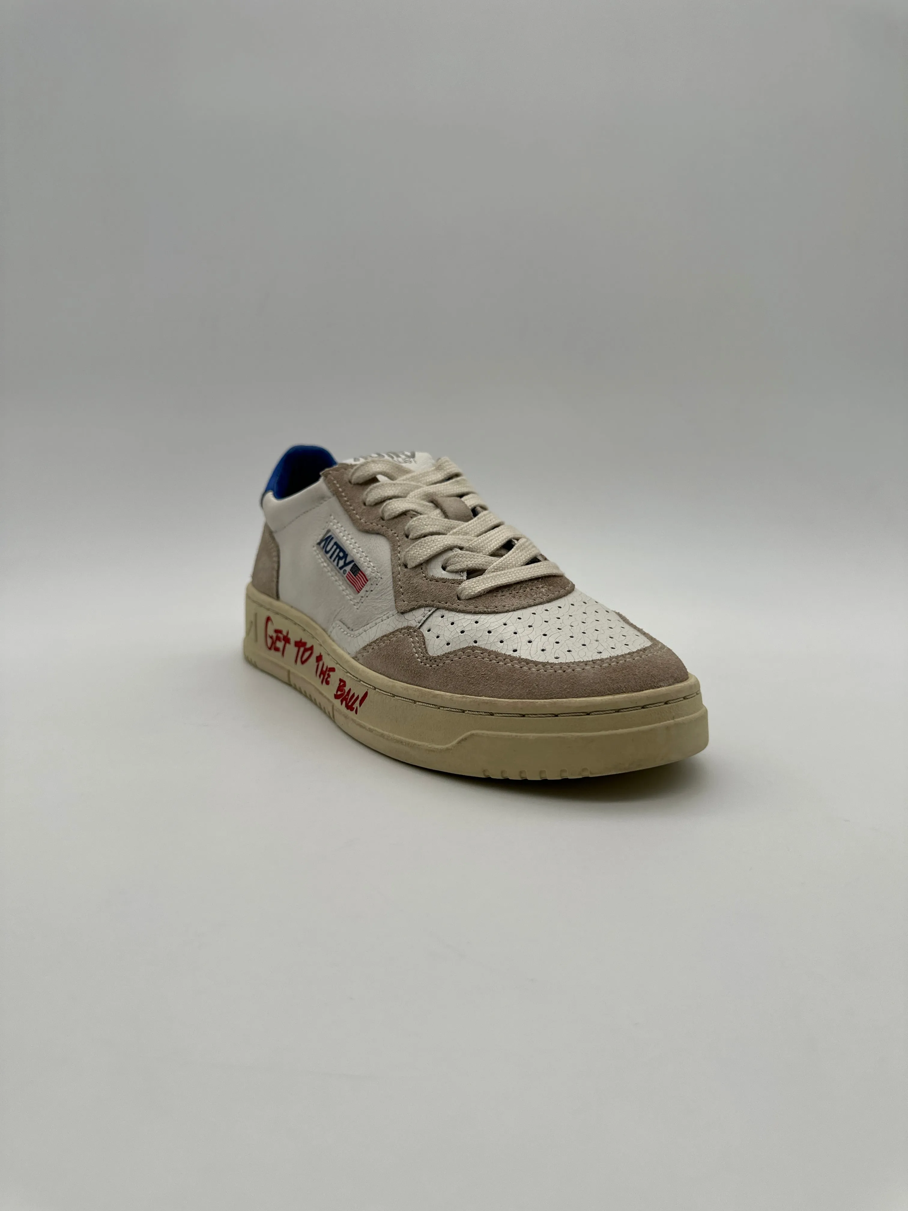 Autry 01 Low Sneakers