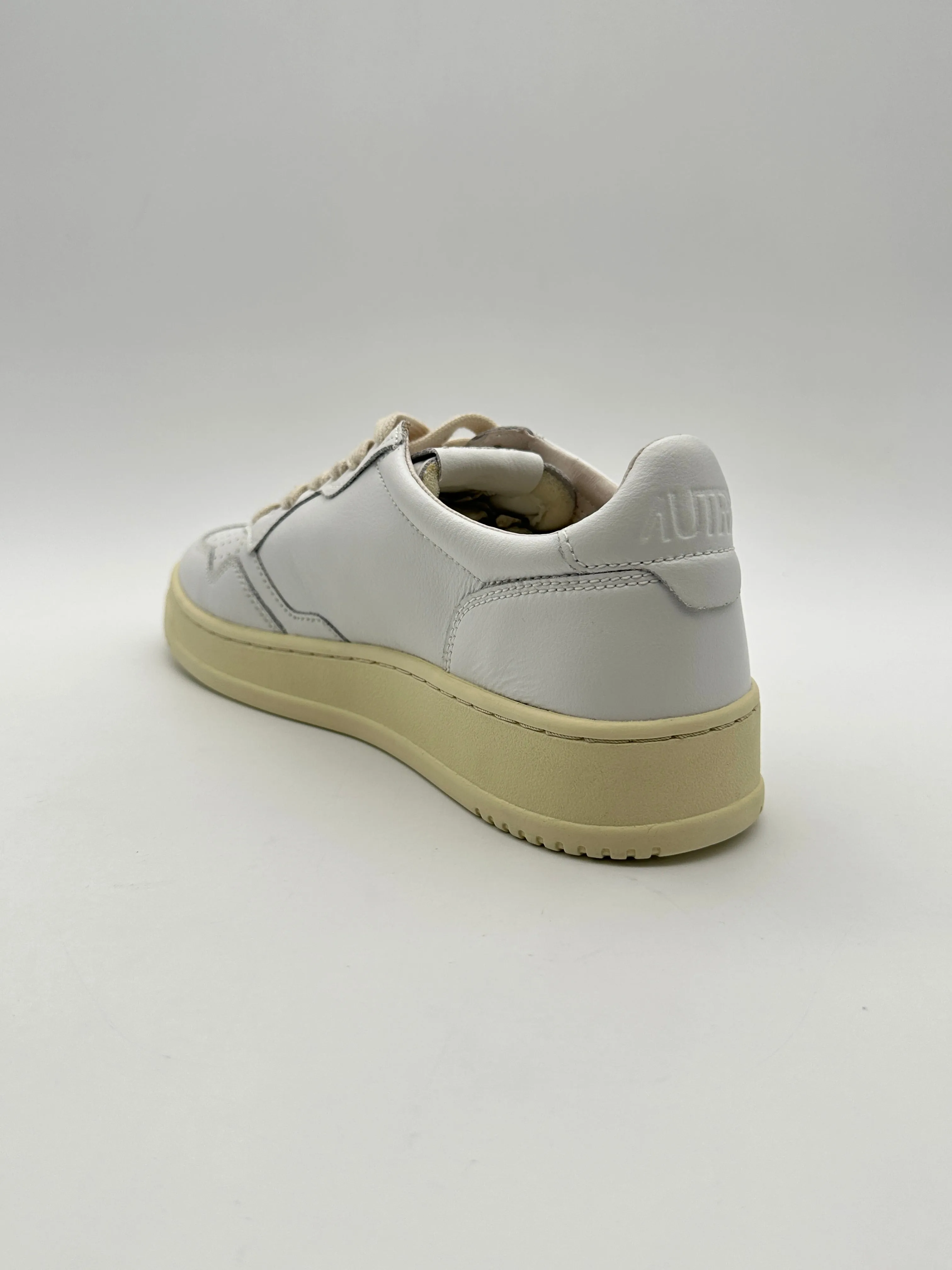 Autry 01 Low Sneakers