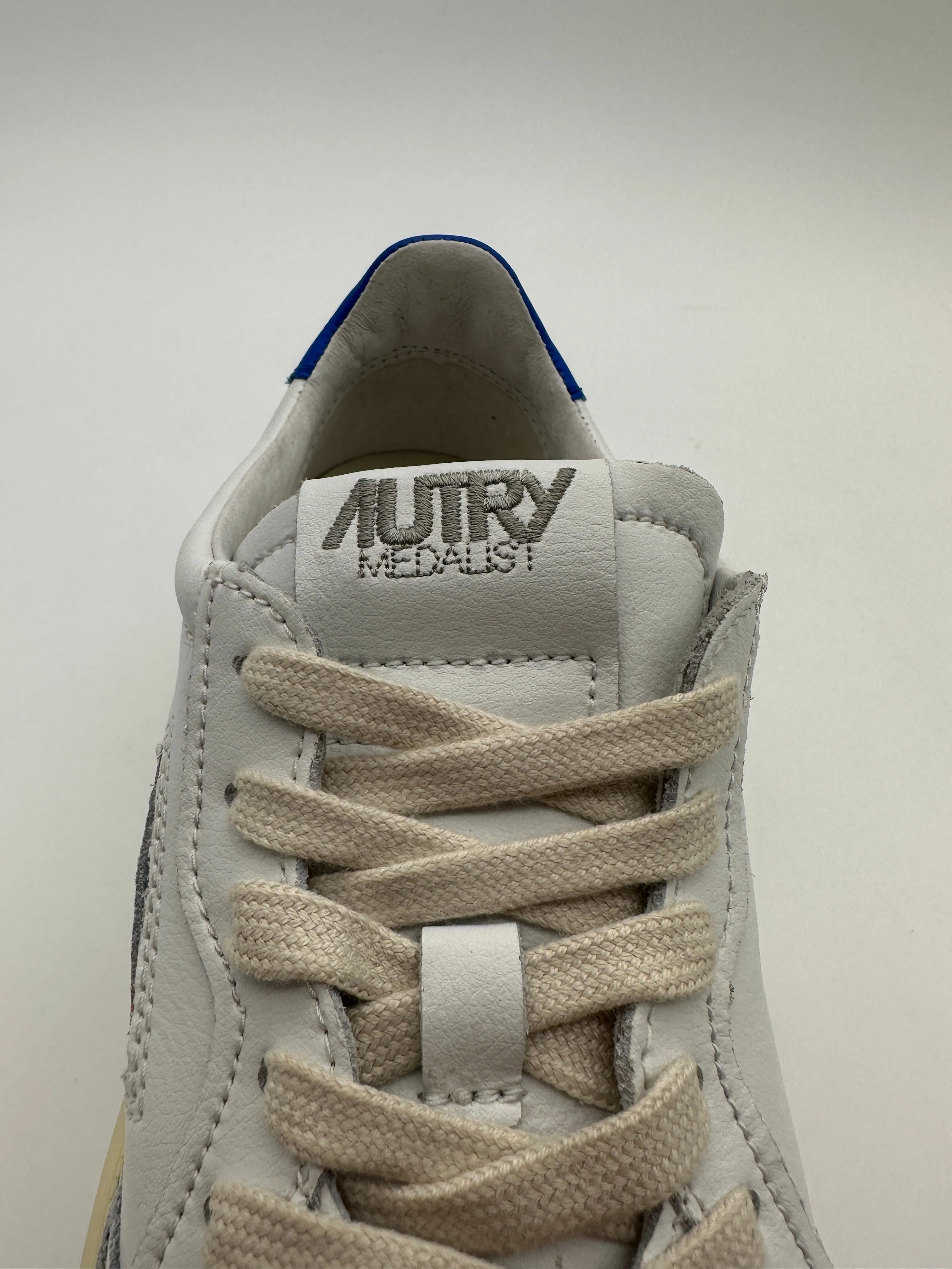 Autry 01 Low Sneakers